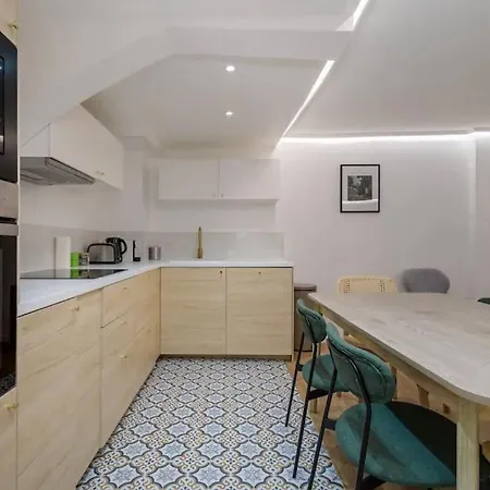 Spacious In Opera With 3bdr For 6pax Apartment